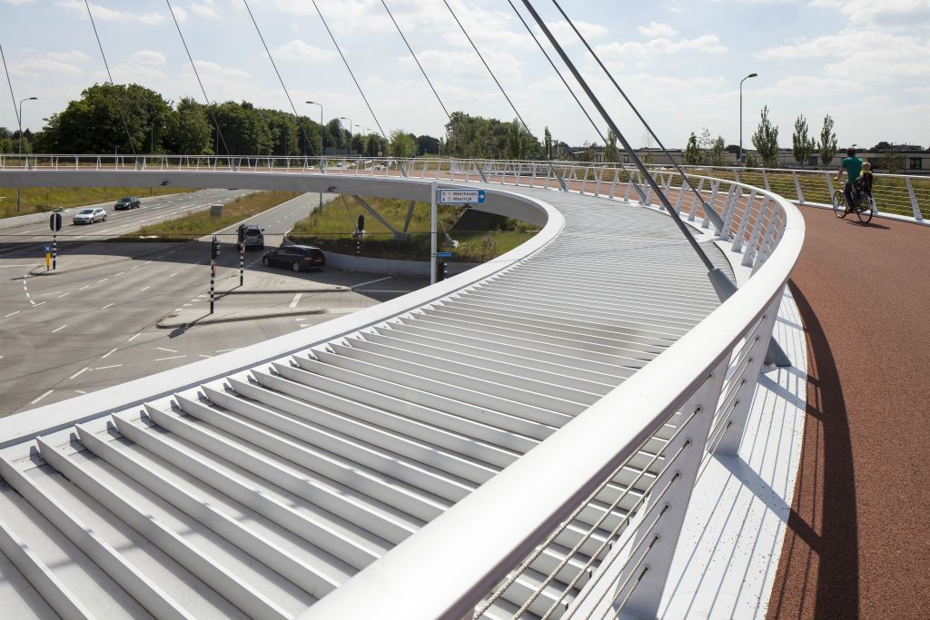 Eindhoven: Radfahrerbrücke 'Hovenring' (ipv Delft 2012)